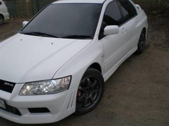 2002 Mitsubishi Lancer Evolution Pictures
