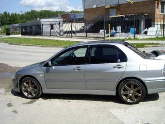 2002 Mitsubishi Lancer Evolution Pictures