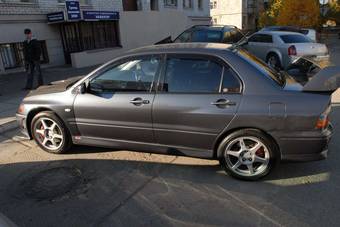 2003 Mitsubishi Lancer Evolution Pictures
