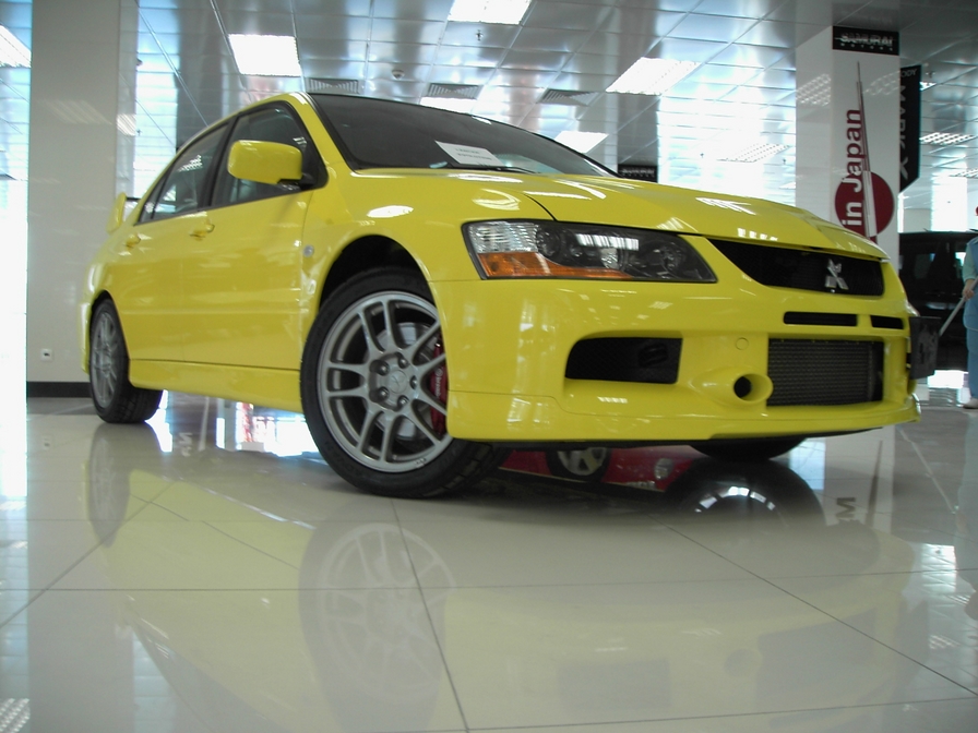 2005 Mitsubishi Lancer Evolution Pictures