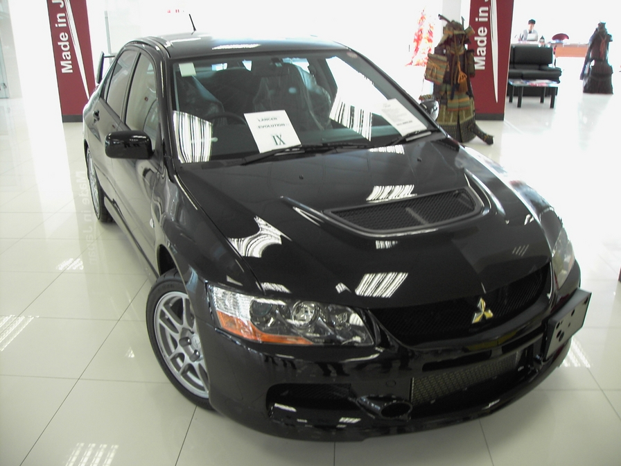 2005 Mitsubishi Lancer Evolution Photos