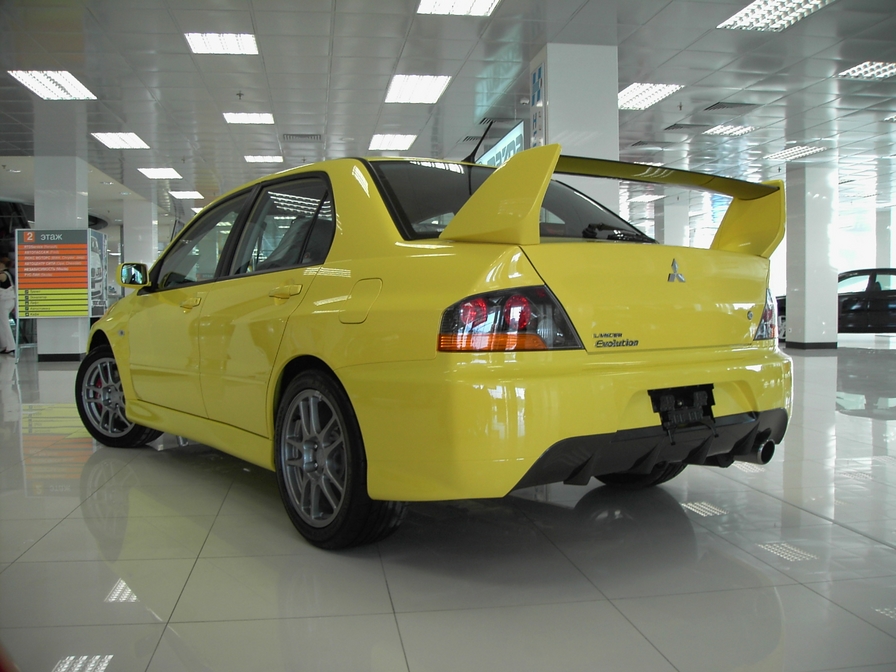 2005 Mitsubishi Lancer Evolution Photos