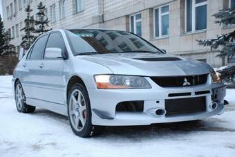 2005 Mitsubishi Lancer Evolution Photos
