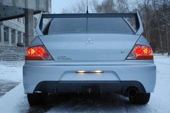 2005 Mitsubishi Lancer Evolution Photos