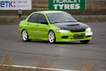 2005 Mitsubishi Lancer Evolution Pictures