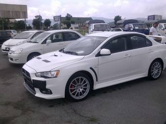 2010 Mitsubishi Lancer Evolution Images