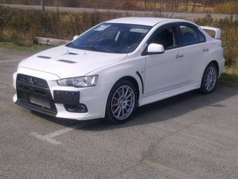 2010 Mitsubishi Lancer Evolution Photos