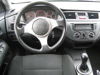 2005 Mitsubishi Lancer Wagon Pictures