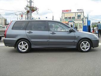 2005 Mitsubishi Lancer Wagon Photos