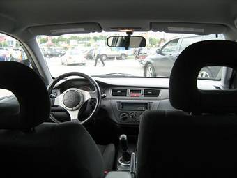 2005 Mitsubishi Lancer Wagon Pictures