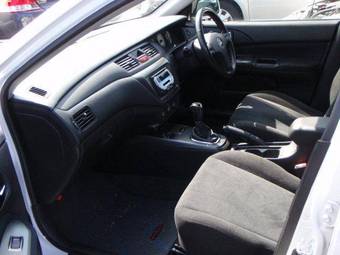 2005 Mitsubishi Lancer Wagon Photos