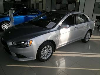 2011 Mitsubishi Lancer X Pictures