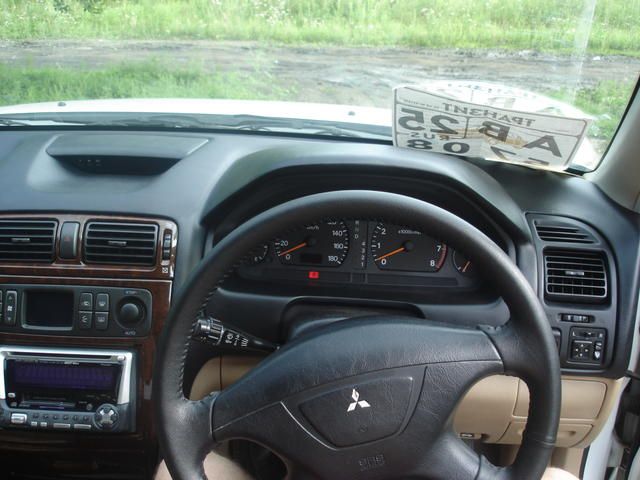 2000 Mitsubishi Legnum