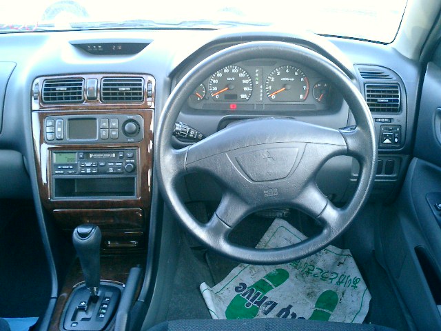 2000 Mitsubishi Legnum Photos