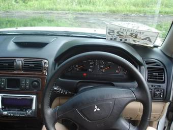 2000 Mitsubishi Legnum Pics