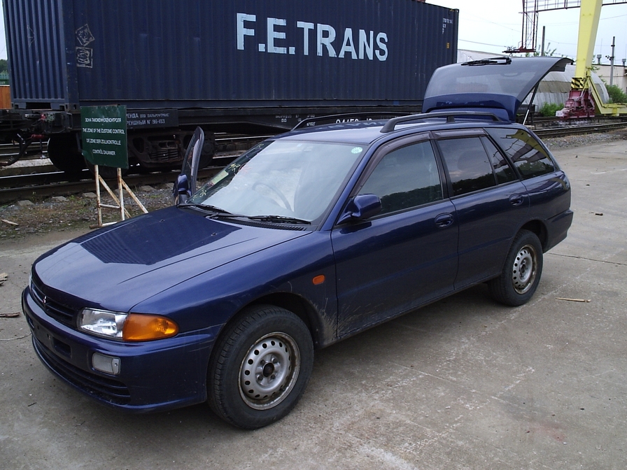1999 Mitsubishi Libero Photos