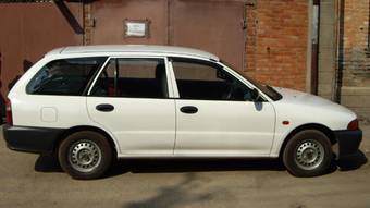 2000 Mitsubishi Libero Photos