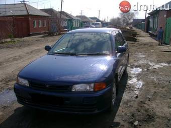 2000 Mitsubishi Libero Photos