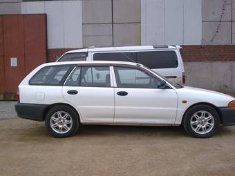 2000 Mitsubishi Libero Images