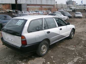 2001 Mitsubishi Libero Photos
