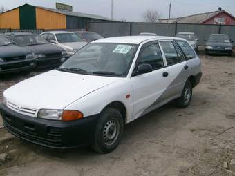 2001 Mitsubishi Libero Pictures