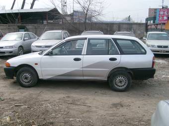 2001 Mitsubishi Libero Pics
