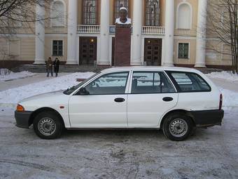 2001 Mitsubishi Libero Images