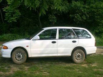 2001 Mitsubishi Libero Images