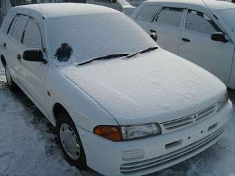 2002 Mitsubishi Libero Photos