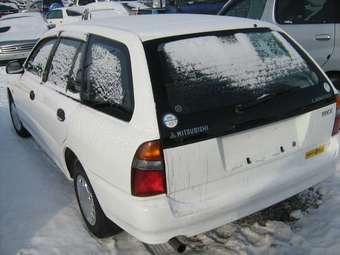 2002 Mitsubishi Libero Photos