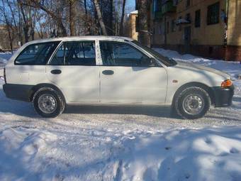 2002 Mitsubishi Libero Photos