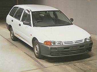 2002 Mitsubishi Libero Photos