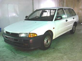 2002 Mitsubishi Libero Photos