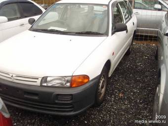 2002 Mitsubishi Libero Photos