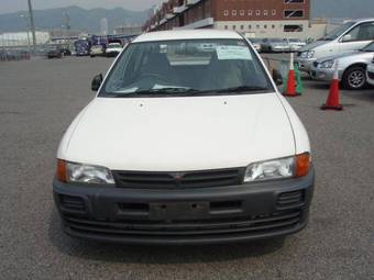 2002 Mitsubishi Libero Photos