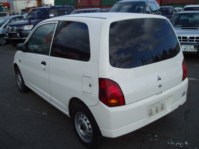 2000 Mitsubishi Minica Pictures