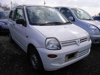 2000 Mitsubishi Minica Photos