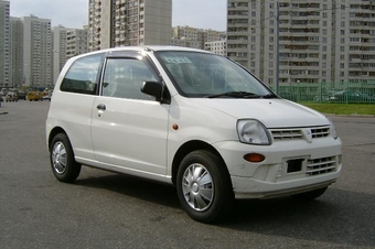 2001 Mitsubishi Minica