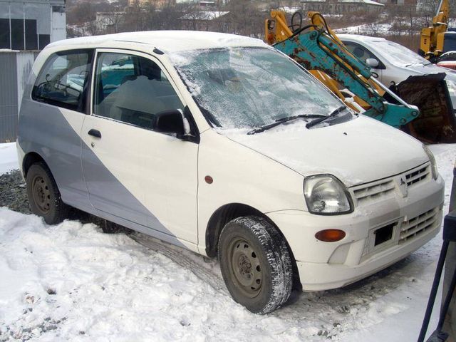 2001 Mitsubishi Minica