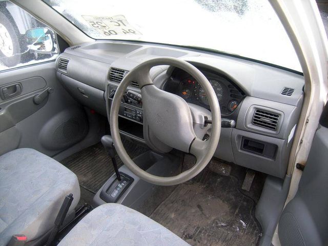 2001 Mitsubishi Minica
