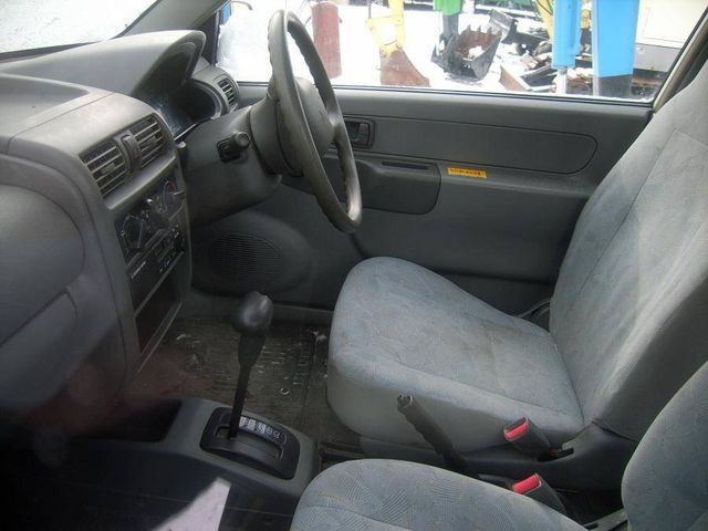 2001 Mitsubishi Minica