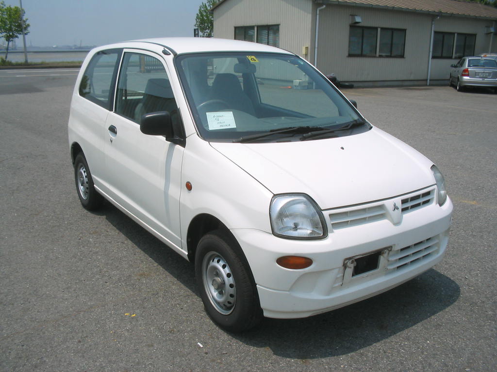 2001 Mitsubishi Minica Photos