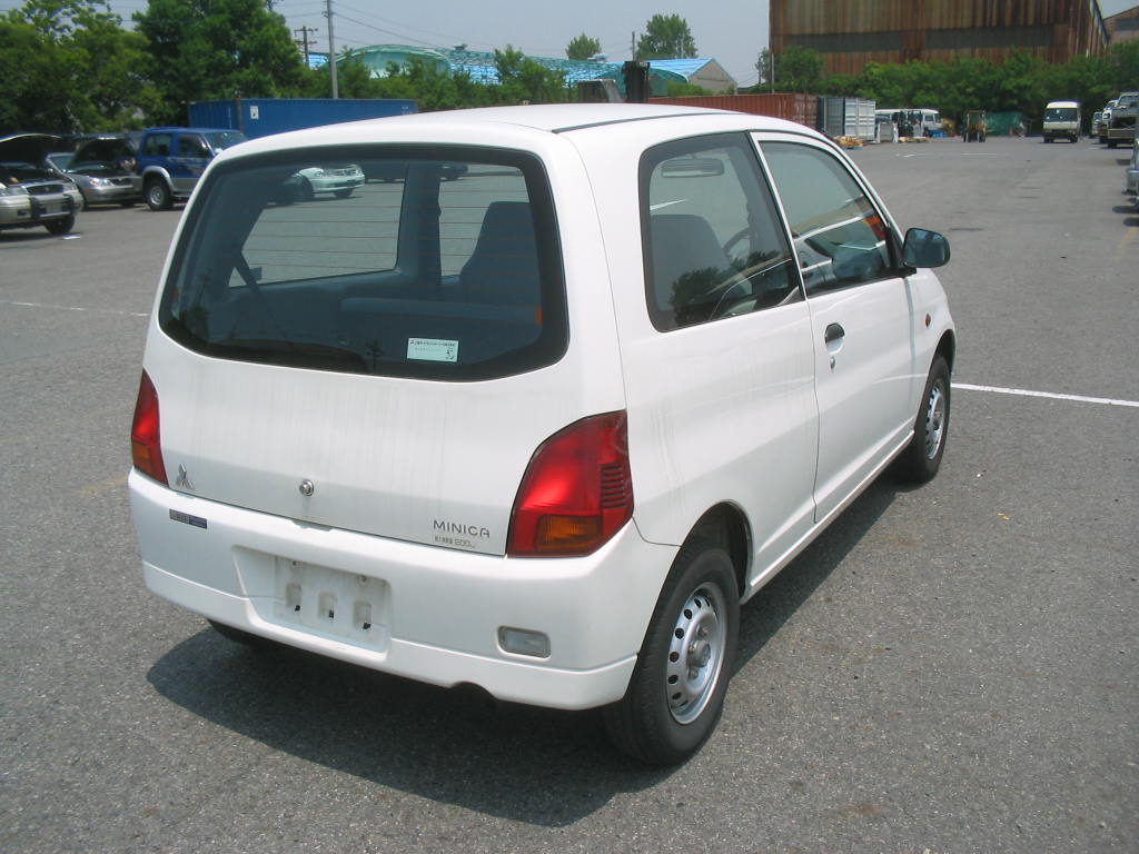 2001 Mitsubishi Minica Photos