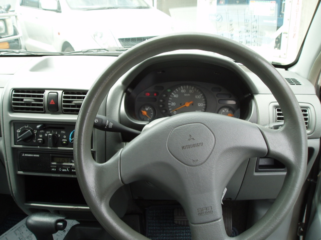 2001 Mitsubishi Minica Photos