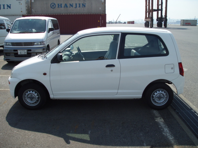 2001 Mitsubishi Minica Pictures