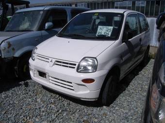 2001 Mitsubishi Minica Photos