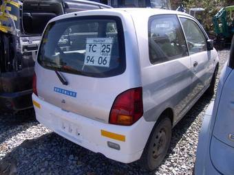 2001 Mitsubishi Minica Photos