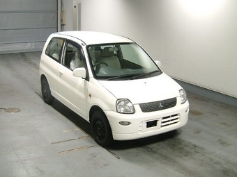 2002 Mitsubishi Minica