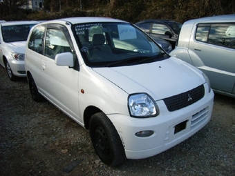 2002 Mitsubishi Minica