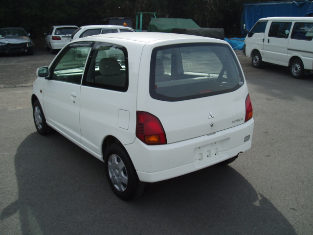 2002 Mitsubishi Minica Photos